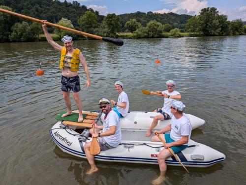 1. Wohnhof & Friends